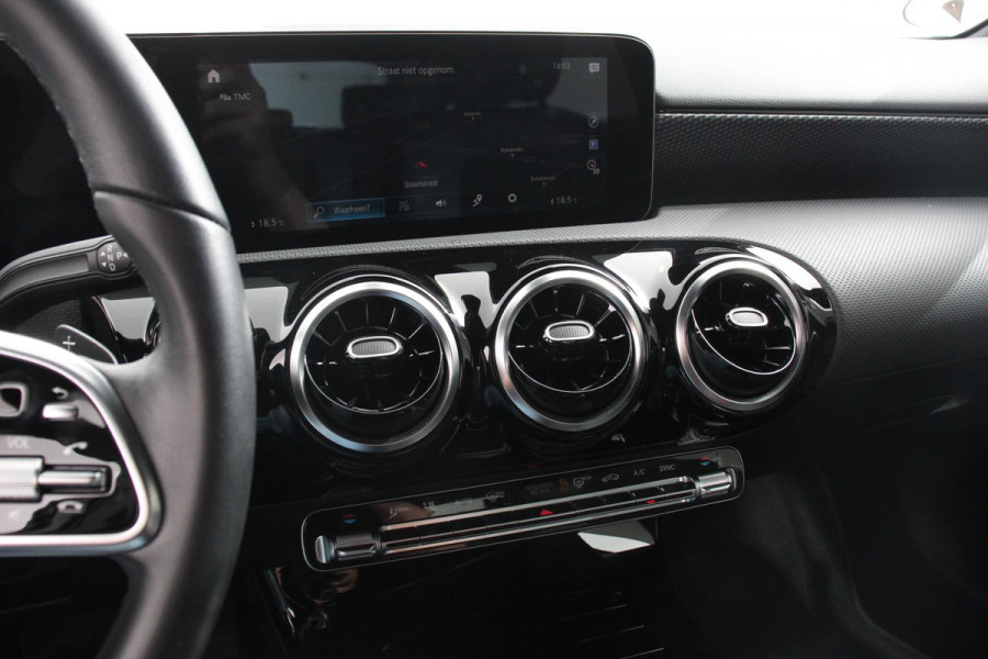 Mercedes-Benz A-Klasse 200 163pk Automaat Progressive Navigatie Camera Lane Assist Stoelverwarming LED DAB Keyless Go Lichtmetalen Velgen