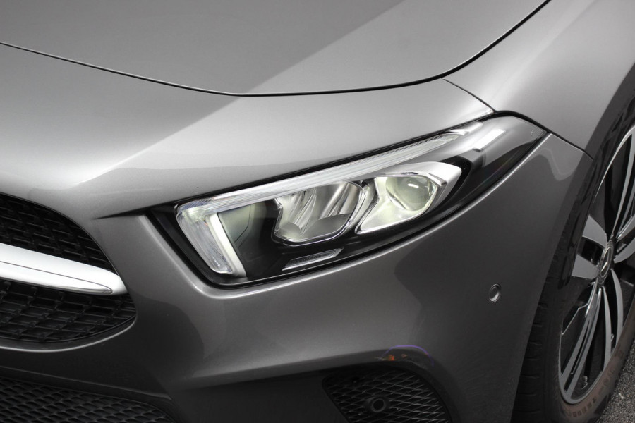 Mercedes-Benz A-Klasse 200 163pk Automaat Progressive Navigatie Camera Lane Assist Stoelverwarming LED DAB Keyless Go Lichtmetalen Velgen