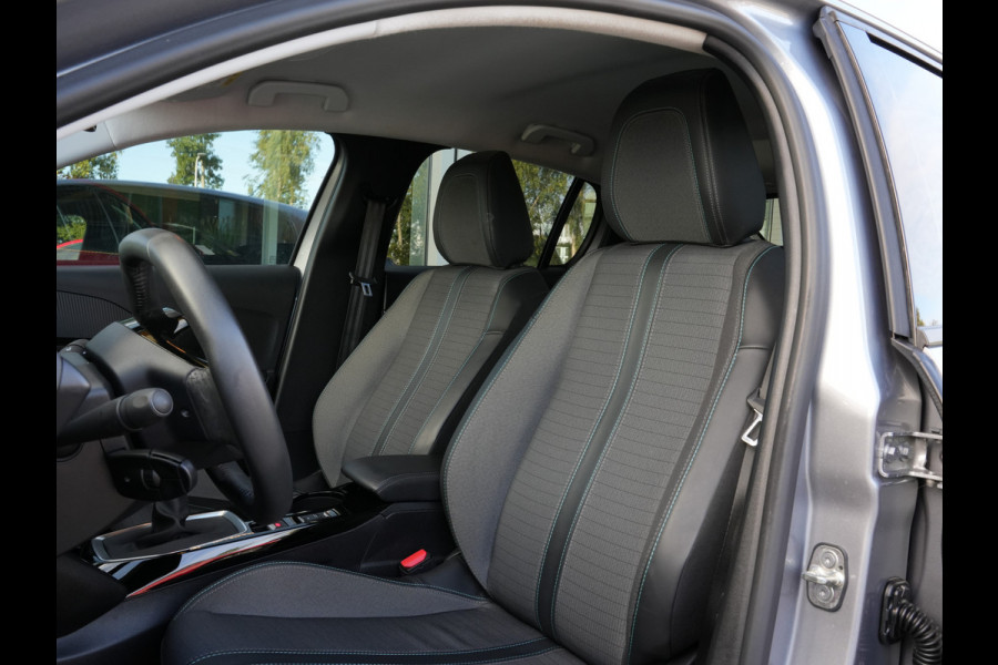 Peugeot 208 1.2 PureTech Allure Pack | Climate Control | DAB | Camera | Android/Apple Carplay Peugeot 208 1.2 PureTech Allure Pack | Climate Control | DAB | Camera | Android/Apple Carplay