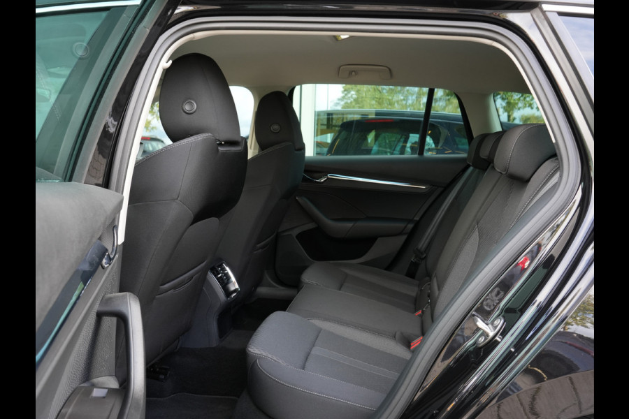 Škoda Octavia Combi 1.5 TSI First Edition | LED | Navigatie | Stoelverwarming | Android/Apple Carplay Škoda Octavia Combi 1.5 TSI First Edition | LED | Navigatie | Stoelverwarming | Android/Apple Carplay