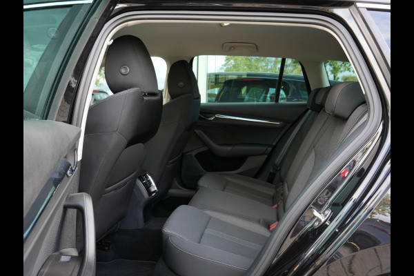 Škoda Octavia Combi 1.5 TSI First Edition | LED | Navigatie | Stoelverwarming | Android/Apple Carplay Škoda Octavia Combi 1.5 TSI First Edition | LED | Navigatie | Stoelverwarming | Android/Apple Carplay