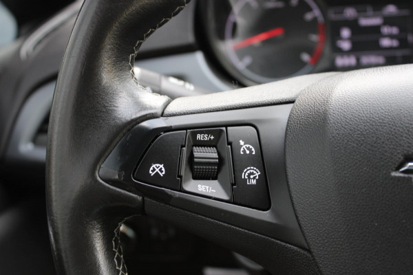 Opel Corsa 1.4 Favourite Airco Navi PDC Apple Carplay Nap Opel Corsa 1.4 Favourite Airco Navi PDC Apple Carplay Nap