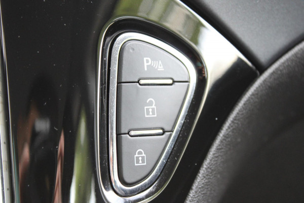 Opel Corsa 1.4 Favourite Airco Navi PDC Apple Carplay Nap Opel Corsa 1.4 Favourite Airco Navi PDC Apple Carplay Nap