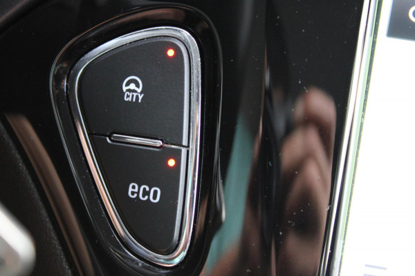 Opel Corsa 1.4 Favourite Airco Navi PDC Apple Carplay Nap Opel Corsa 1.4 Favourite Airco Navi PDC Apple Carplay Nap