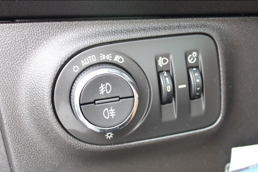 Opel Corsa 1.4 Favourite Airco Navi PDC Apple Carplay Nap Opel Corsa 1.4 Favourite Airco Navi PDC Apple Carplay Nap