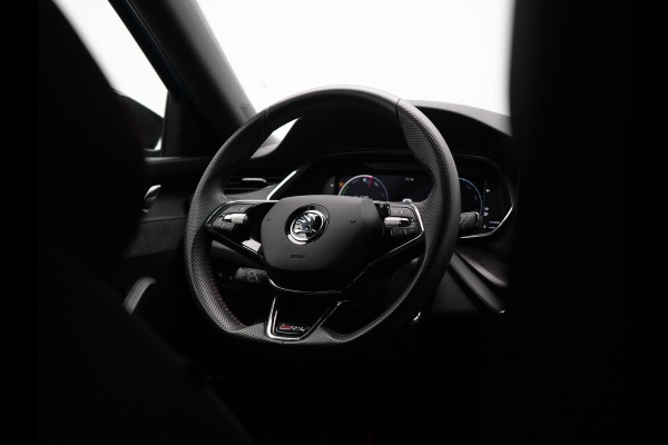Škoda Octavia Combi 1.4 TSI RS iV Business Plug In Hybrid 245pk Dealer O.H PHEV | Adaptive Cruise | Camera | Sportstoelen Verwarmd | Apple Carplay | Navigatie | Crystal LED | Blis | Keyless | Stuur Verwarmd | Virtual | DAB | Škoda Octavia Combi 1.4 TSI RS iV Business Plug In Hybrid 245pk Dealer O.H PHEV | Adaptive Cruise | Camera | Sportstoelen Verwarmd | Apple Carplay | Navigatie | Crystal LED | Blis | Keyless | Stuur Verwarmd | Virtual | DAB |