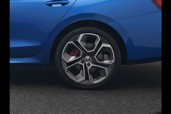 Škoda Octavia Combi 1.4 TSI RS iV Business Plug In Hybrid 245pk Dealer O.H PHEV | Adaptive Cruise | Camera | Sportstoelen Verwarmd | Apple Carplay | Navigatie | Crystal LED | Blis | Keyless | Stuur Verwarmd | Virtual | DAB | Škoda Octavia Combi 1.4 TSI RS iV Business Plug In Hybrid 245pk Dealer O.H PHEV | Adaptive Cruise | Camera | Sportstoelen Verwarmd | Apple Carplay | Navigatie | Crystal LED | Blis | Keyless | Stuur Verwarmd | Virtual | DAB |
