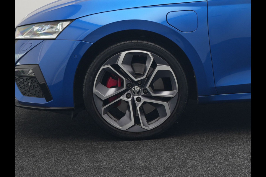 Škoda Octavia Combi 1.4 TSI RS iV Business Plug In Hybrid 245pk Dealer O.H PHEV | Adaptive Cruise | Camera | Sportstoelen Verwarmd | Apple Carplay | Navigatie | Crystal LED | Blis | Keyless | Stuur Verwarmd | Virtual | DAB | Škoda Octavia Combi 1.4 TSI RS iV Business Plug In Hybrid 245pk Dealer O.H PHEV | Adaptive Cruise | Camera | Sportstoelen Verwarmd | Apple Carplay | Navigatie | Crystal LED | Blis | Keyless | Stuur Verwarmd | Virtual | DAB |