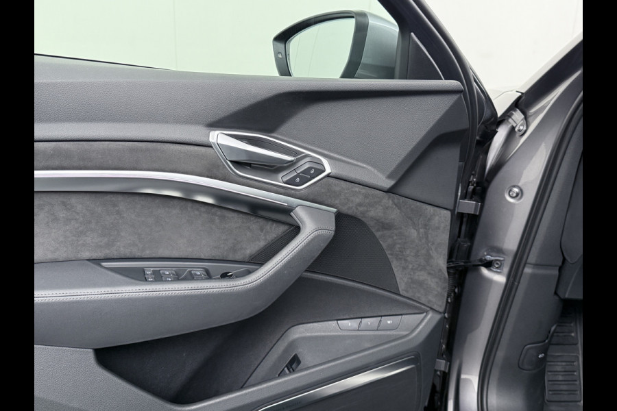 Audi e-tron 50 Quattro 313pk SOH 92% Leer Pano-dak Bang&Olufsen®-Hifi Memory Adaptieve Cruise Control Stoelverwarming DAB Elek.verst.Stoelen Led Elek.Achterklep Business Edition Plus 71kWh 1e Eigenaar Origineel Nederlandse Auto Nieuwprijs €75.963,- Audi e-tron 50 Quattro 313pk SOH 92% Leer Pano-dak Bang&Olufsen®-Hifi Memory Adaptieve Cruise Control Stoelverwarming DAB Elek.verst.Stoelen Led Elek.Achterklep Business Edition Plus 71kWh 1e Eigenaar Origineel Nederlandse Auto Nieuwprijs €75.963,-