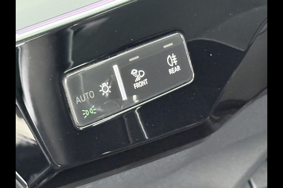 Audi e-tron 50 Quattro 313pk SOH 92% Leer Pano-dak Bang&Olufsen®-Hifi Memory Adaptieve Cruise Control Stoelverwarming DAB Elek.verst.Stoelen Led Elek.Achterklep Business Edition Plus 71kWh 1e Eigenaar Origineel Nederlandse Auto Nieuwprijs €75.963,- Audi e-tron 50 Quattro 313pk SOH 92% Leer Pano-dak Bang&Olufsen®-Hifi Memory Adaptieve Cruise Control Stoelverwarming DAB Elek.verst.Stoelen Led Elek.Achterklep Business Edition Plus 71kWh 1e Eigenaar Origineel Nederlandse Auto Nieuwprijs €75.963,-
