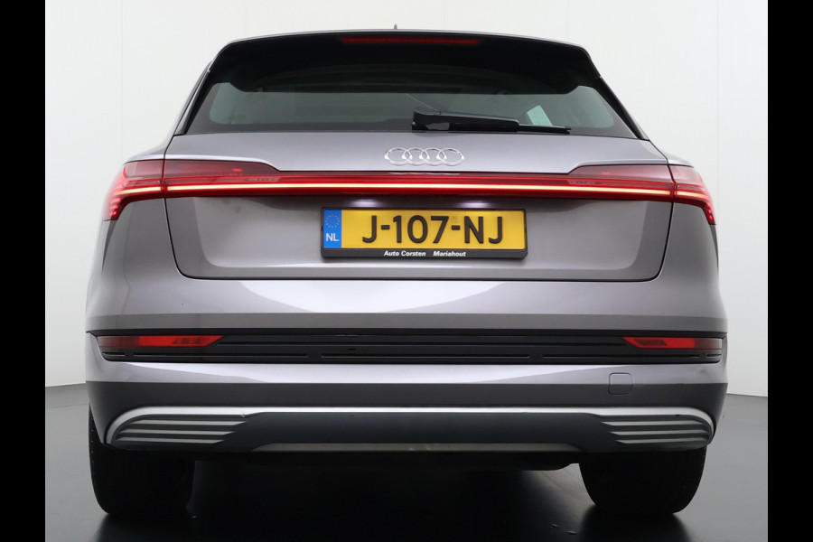 Audi e-tron 50 Quattro 313pk SOH 92% Leer Pano-dak Bang&Olufsen®-Hifi Memory Adaptieve Cruise Control Stoelverwarming DAB Elek.verst.Stoelen Led Elek.Achterklep Business Edition Plus 71kWh 1e Eigenaar Origineel Nederlandse Auto Nieuwprijs €75.963,- Audi e-tron 50 Quattro 313pk SOH 92% Leer Pano-dak Bang&Olufsen®-Hifi Memory Adaptieve Cruise Control Stoelverwarming DAB Elek.verst.Stoelen Led Elek.Achterklep Business Edition Plus 71kWh 1e Eigenaar Origineel Nederlandse Auto Nieuwprijs €75.963,-