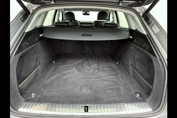 Audi e-tron 50 Quattro 313pk SOH 92% Leer Pano-dak Bang&Olufsen®-Hifi Memory Adaptieve Cruise Control Stoelverwarming DAB Elek.verst.Stoelen Led Elek.Achterklep Business Edition Plus 71kWh 1e Eigenaar Origineel Nederlandse Auto Nieuwprijs €75.963,- Audi e-tron 50 Quattro 313pk SOH 92% Leer Pano-dak Bang&Olufsen®-Hifi Memory Adaptieve Cruise Control Stoelverwarming DAB Elek.verst.Stoelen Led Elek.Achterklep Business Edition Plus 71kWh 1e Eigenaar Origineel Nederlandse Auto Nieuwprijs €75.963,-