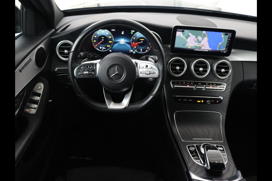 Mercedes-Benz C-Klasse 160 AMG Upgrade Edition | Trekhaak | Stoelverwarming | Night Pack | Carplay | Sfeerverlichting | Digital Cockpit | Leder/Alcantara | Navigatie | Camera | Park Assist Mercedes-Benz C-Klasse 160 AMG Upgrade Edition | Trekhaak | Stoelverwarming | Night Pack | Carplay | Sfeerverlichting | Digital Cockpit | Leder/Alcantara | Navigatie | Camera | Park Assist