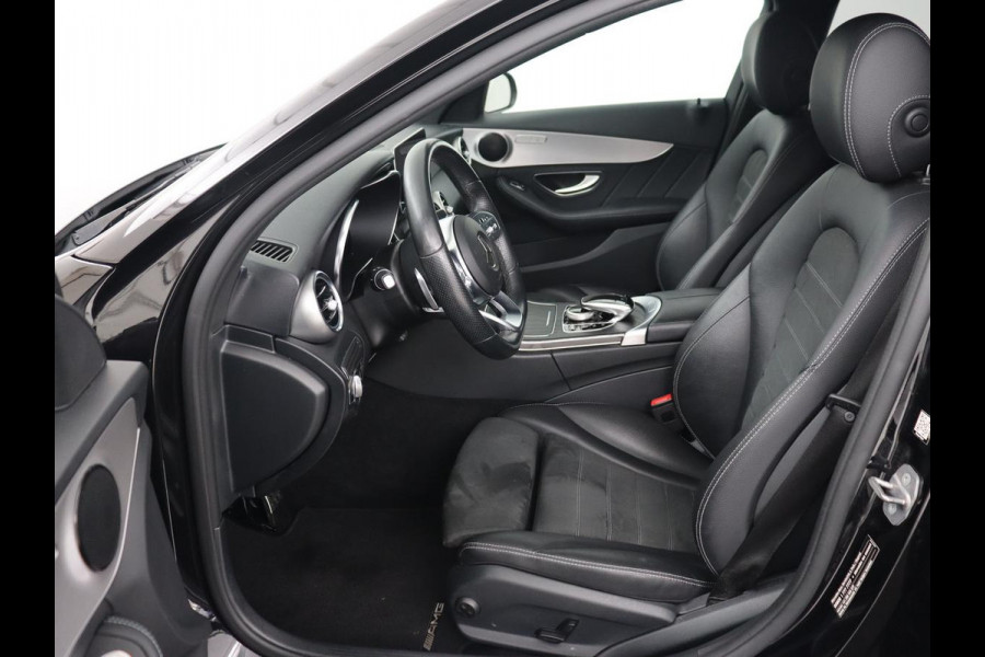 Mercedes-Benz C-Klasse 160 AMG Upgrade Edition | Trekhaak | Stoelverwarming | Night Pack | Carplay | Sfeerverlichting | Digital Cockpit | Leder/Alcantara | Navigatie | Camera | Park Assist Mercedes-Benz C-Klasse 160 AMG Upgrade Edition | Trekhaak | Stoelverwarming | Night Pack | Carplay | Sfeerverlichting | Digital Cockpit | Leder/Alcantara | Navigatie | Camera | Park Assist