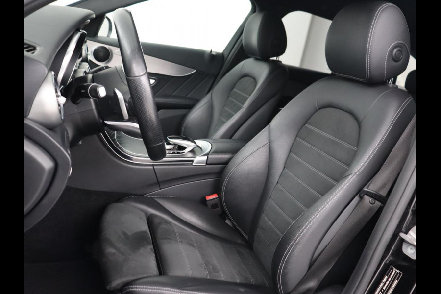 Mercedes-Benz C-Klasse 160 AMG Upgrade Edition | Trekhaak | Stoelverwarming | Night Pack | Carplay | Sfeerverlichting | Digital Cockpit | Leder/Alcantara | Navigatie | Camera | Park Assist Mercedes-Benz C-Klasse 160 AMG Upgrade Edition | Trekhaak | Stoelverwarming | Night Pack | Carplay | Sfeerverlichting | Digital Cockpit | Leder/Alcantara | Navigatie | Camera | Park Assist