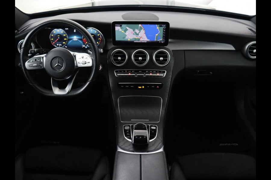 Mercedes-Benz C-Klasse 160 AMG Upgrade Edition | Trekhaak | Stoelverwarming | Night Pack | Carplay | Sfeerverlichting | Digital Cockpit | Leder/Alcantara | Navigatie | Camera | Park Assist Mercedes-Benz C-Klasse 160 AMG Upgrade Edition | Trekhaak | Stoelverwarming | Night Pack | Carplay | Sfeerverlichting | Digital Cockpit | Leder/Alcantara | Navigatie | Camera | Park Assist