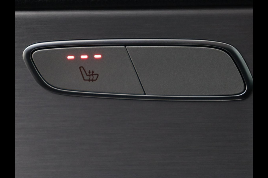 Mercedes-Benz C-Klasse 160 AMG Upgrade Edition | Trekhaak | Stoelverwarming | Night Pack | Carplay | Sfeerverlichting | Digital Cockpit | Leder/Alcantara | Navigatie | Camera | Park Assist Mercedes-Benz C-Klasse 160 AMG Upgrade Edition | Trekhaak | Stoelverwarming | Night Pack | Carplay | Sfeerverlichting | Digital Cockpit | Leder/Alcantara | Navigatie | Camera | Park Assist