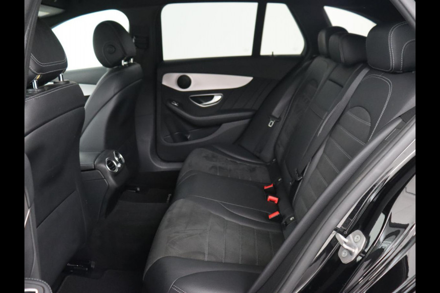 Mercedes-Benz C-Klasse 160 AMG Upgrade Edition | Trekhaak | Stoelverwarming | Night Pack | Carplay | Sfeerverlichting | Digital Cockpit | Leder/Alcantara | Navigatie | Camera | Park Assist Mercedes-Benz C-Klasse 160 AMG Upgrade Edition | Trekhaak | Stoelverwarming | Night Pack | Carplay | Sfeerverlichting | Digital Cockpit | Leder/Alcantara | Navigatie | Camera | Park Assist