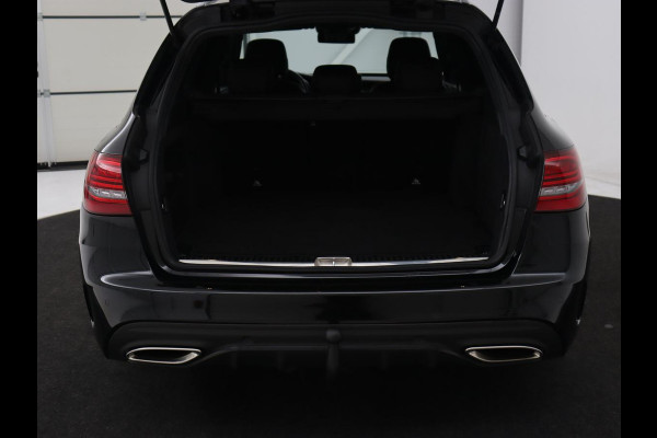 Mercedes-Benz C-Klasse 160 AMG Upgrade Edition | Trekhaak | Stoelverwarming | Night Pack | Carplay | Sfeerverlichting | Digital Cockpit | Leder/Alcantara | Navigatie | Camera | Park Assist Mercedes-Benz C-Klasse 160 AMG Upgrade Edition | Trekhaak | Stoelverwarming | Night Pack | Carplay | Sfeerverlichting | Digital Cockpit | Leder/Alcantara | Navigatie | Camera | Park Assist
