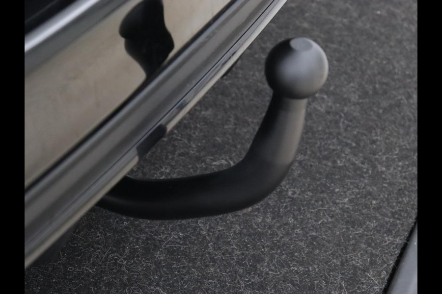 Mercedes-Benz C-Klasse 160 AMG Upgrade Edition | Trekhaak | Stoelverwarming | Night Pack | Carplay | Sfeerverlichting | Digital Cockpit | Leder/Alcantara | Navigatie | Camera | Park Assist Mercedes-Benz C-Klasse 160 AMG Upgrade Edition | Trekhaak | Stoelverwarming | Night Pack | Carplay | Sfeerverlichting | Digital Cockpit | Leder/Alcantara | Navigatie | Camera | Park Assist