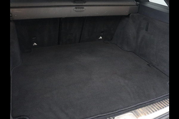 Mercedes-Benz C-Klasse 160 AMG Upgrade Edition | Trekhaak | Stoelverwarming | Night Pack | Carplay | Sfeerverlichting | Digital Cockpit | Leder/Alcantara | Navigatie | Camera | Park Assist Mercedes-Benz C-Klasse 160 AMG Upgrade Edition | Trekhaak | Stoelverwarming | Night Pack | Carplay | Sfeerverlichting | Digital Cockpit | Leder/Alcantara | Navigatie | Camera | Park Assist