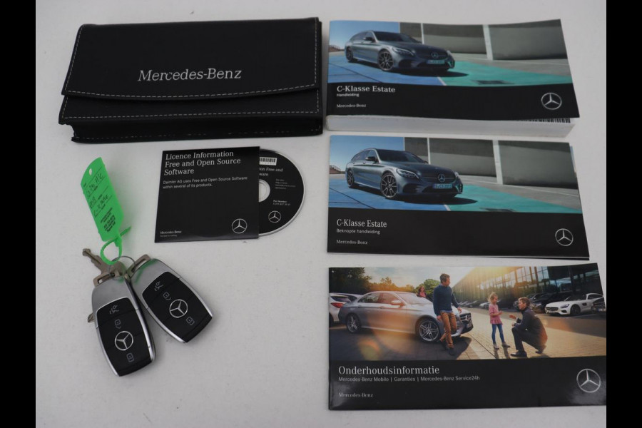 Mercedes-Benz C-Klasse 160 AMG Upgrade Edition | Trekhaak | Stoelverwarming | Night Pack | Carplay | Sfeerverlichting | Digital Cockpit | Leder/Alcantara | Navigatie | Camera | Park Assist Mercedes-Benz C-Klasse 160 AMG Upgrade Edition | Trekhaak | Stoelverwarming | Night Pack | Carplay | Sfeerverlichting | Digital Cockpit | Leder/Alcantara | Navigatie | Camera | Park Assist