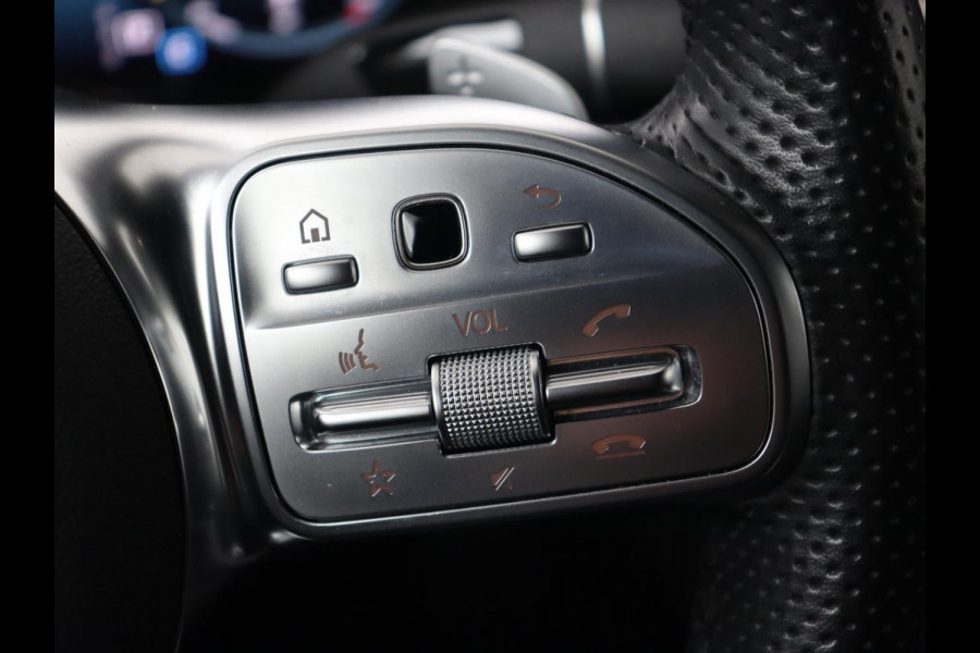 Mercedes-Benz C-Klasse 160 AMG Upgrade Edition | Trekhaak | Stoelverwarming | Night Pack | Carplay | Sfeerverlichting | Digital Cockpit | Leder/Alcantara | Navigatie | Camera | Park Assist Mercedes-Benz C-Klasse 160 AMG Upgrade Edition | Trekhaak | Stoelverwarming | Night Pack | Carplay | Sfeerverlichting | Digital Cockpit | Leder/Alcantara | Navigatie | Camera | Park Assist