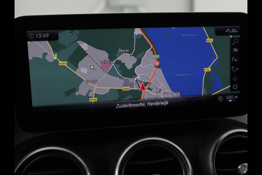 Mercedes-Benz C-Klasse 160 AMG Upgrade Edition | Trekhaak | Stoelverwarming | Night Pack | Carplay | Sfeerverlichting | Digital Cockpit | Leder/Alcantara | Navigatie | Camera | Park Assist Mercedes-Benz C-Klasse 160 AMG Upgrade Edition | Trekhaak | Stoelverwarming | Night Pack | Carplay | Sfeerverlichting | Digital Cockpit | Leder/Alcantara | Navigatie | Camera | Park Assist