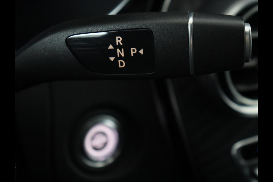 Mercedes-Benz C-Klasse 160 AMG Upgrade Edition | Trekhaak | Stoelverwarming | Night Pack | Carplay | Sfeerverlichting | Digital Cockpit | Leder/Alcantara | Navigatie | Camera | Park Assist Mercedes-Benz C-Klasse 160 AMG Upgrade Edition | Trekhaak | Stoelverwarming | Night Pack | Carplay | Sfeerverlichting | Digital Cockpit | Leder/Alcantara | Navigatie | Camera | Park Assist