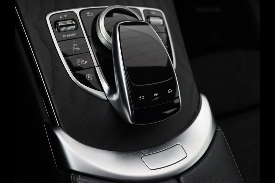 Mercedes-Benz C-Klasse 160 AMG Upgrade Edition | Trekhaak | Stoelverwarming | Night Pack | Carplay | Sfeerverlichting | Digital Cockpit | Leder/Alcantara | Navigatie | Camera | Park Assist Mercedes-Benz C-Klasse 160 AMG Upgrade Edition | Trekhaak | Stoelverwarming | Night Pack | Carplay | Sfeerverlichting | Digital Cockpit | Leder/Alcantara | Navigatie | Camera | Park Assist