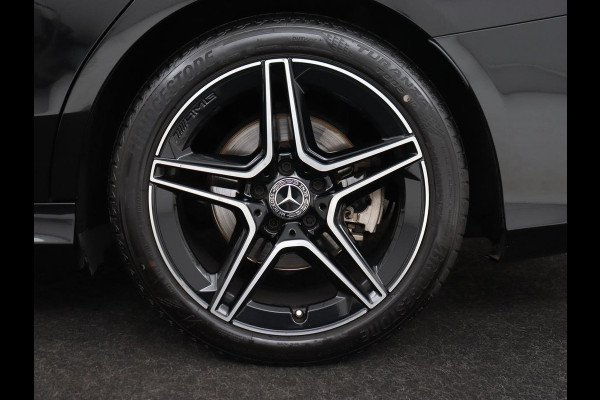 Mercedes-Benz C-Klasse 160 AMG Upgrade Edition | Trekhaak | Stoelverwarming | Night Pack | Carplay | Sfeerverlichting | Digital Cockpit | Leder/Alcantara | Navigatie | Camera | Park Assist Mercedes-Benz C-Klasse 160 AMG Upgrade Edition | Trekhaak | Stoelverwarming | Night Pack | Carplay | Sfeerverlichting | Digital Cockpit | Leder/Alcantara | Navigatie | Camera | Park Assist