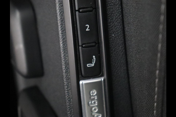 Volkswagen Golf 1.4 eHybrid Style | Massage | Carplay | Memory | Sfeerverlichting | Adaptive cruise | Navigatie | Parkeerhulp | Full LED | Climate control | PHEV | Plug In Volkswagen Golf 1.4 eHybrid Style | Massage | Carplay | Memory | Sfeerverlichting | Adaptive cruise | Navigatie | Parkeerhulp | Full LED | Climate control | PHEV | Plug In