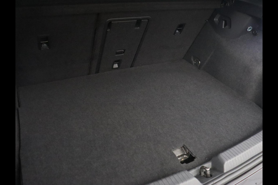 Volkswagen Golf 1.4 eHybrid Style | Massage | Carplay | Memory | Sfeerverlichting | Adaptive cruise | Navigatie | Parkeerhulp | Full LED | Climate control | PHEV | Plug In Volkswagen Golf 1.4 eHybrid Style | Massage | Carplay | Memory | Sfeerverlichting | Adaptive cruise | Navigatie | Parkeerhulp | Full LED | Climate control | PHEV | Plug In