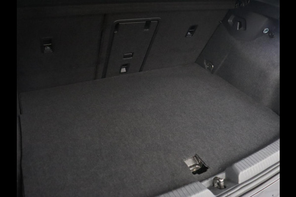 Volkswagen Golf 1.4 eHybrid Style | Massage | Carplay | Memory | Sfeerverlichting | Adaptive cruise | Navigatie | Parkeerhulp | Full LED | Climate control | PHEV | Plug In Volkswagen Golf 1.4 eHybrid Style | Massage | Carplay | Memory | Sfeerverlichting | Adaptive cruise | Navigatie | Parkeerhulp | Full LED | Climate control | PHEV | Plug In