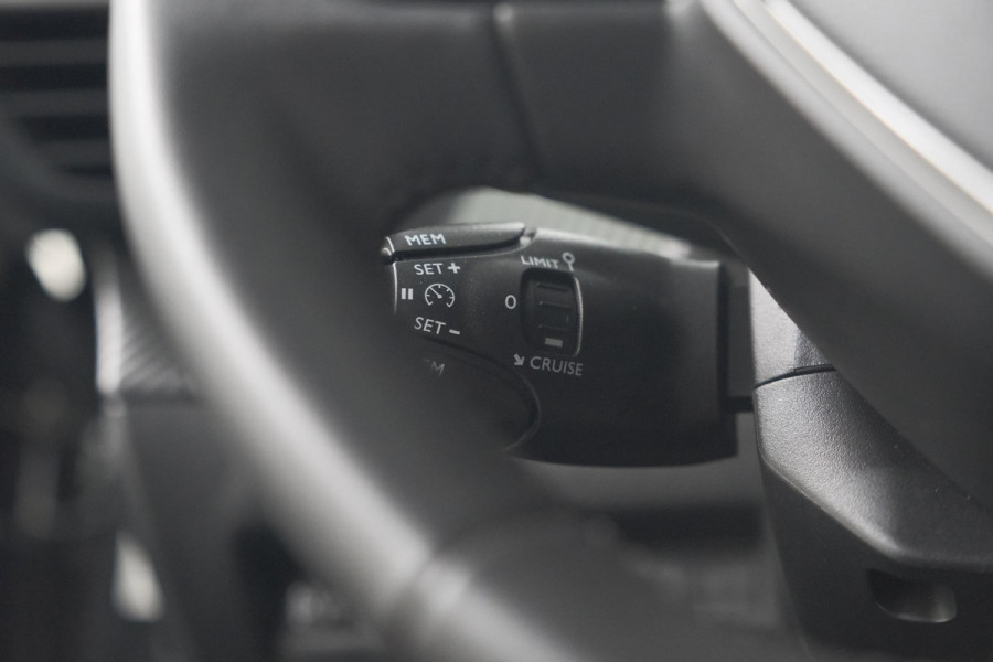 Peugeot 2008 PureTech 130 Active | Camera | Apple Carplay | Parkeersensoren