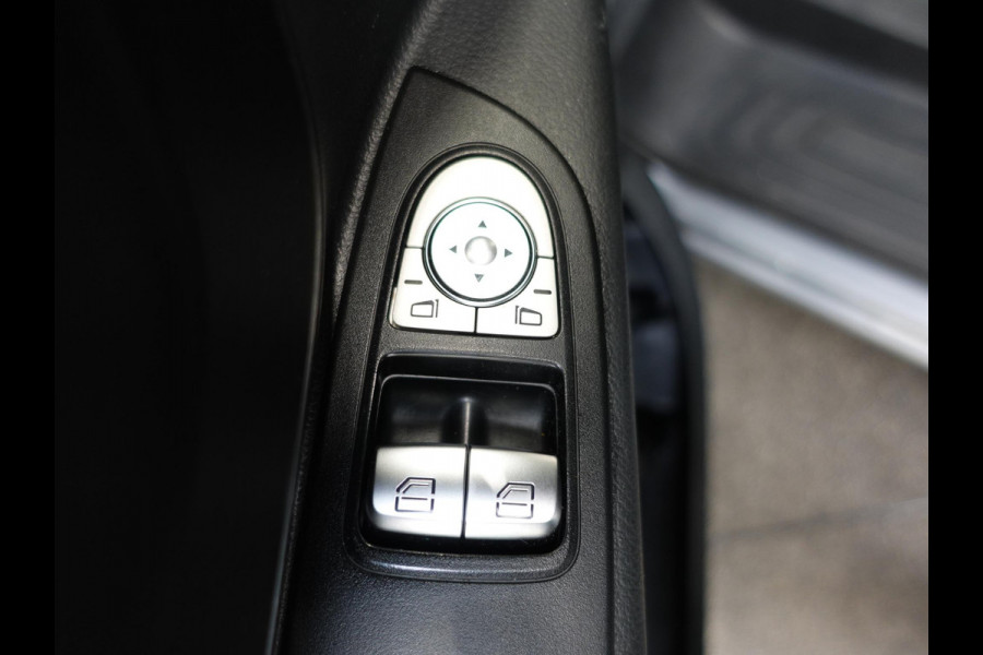 Mercedes-Benz Vito 114 CDI Automaat Dubbele Cabine 6-zits Navigatie Apple Carplay Trekhaak Cruise control  Euro6 Mercedes-Benz Vito 114 CDI Automaat Dubbele Cabine 6-zits Navigatie Apple Carplay Trekhaak Cruise control  Euro6