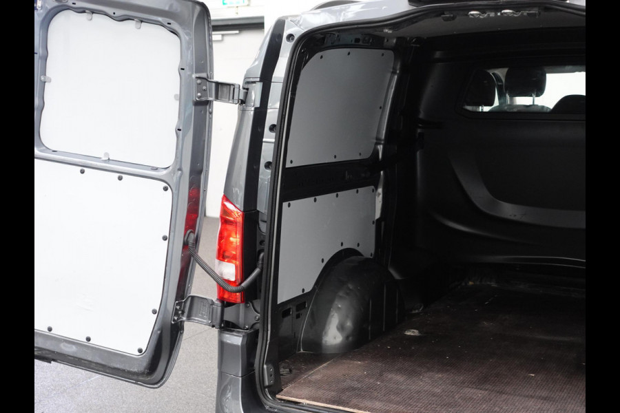 Mercedes-Benz Vito 114 CDI Automaat Dubbele Cabine 6-zits Navigatie Apple Carplay Trekhaak Cruise control  Euro6 Mercedes-Benz Vito 114 CDI Automaat Dubbele Cabine 6-zits Navigatie Apple Carplay Trekhaak Cruise control  Euro6