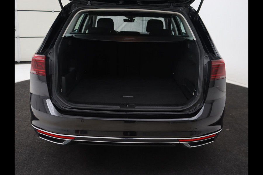 Volkswagen Passat 1.4 TSI PHEV GTE | Stoelverwarming | Massage | Virtual Cockpit | Park Assist | Carplay | Camera | Matrix LED | Adaptive cruise | Navigatie | Side Assist | Plug In Volkswagen Passat 1.4 TSI PHEV GTE | Stoelverwarming | Massage | Virtual Cockpit | Park Assist | Carplay | Camera | Matrix LED | Adaptive cruise | Navigatie | Side Assist | Plug In