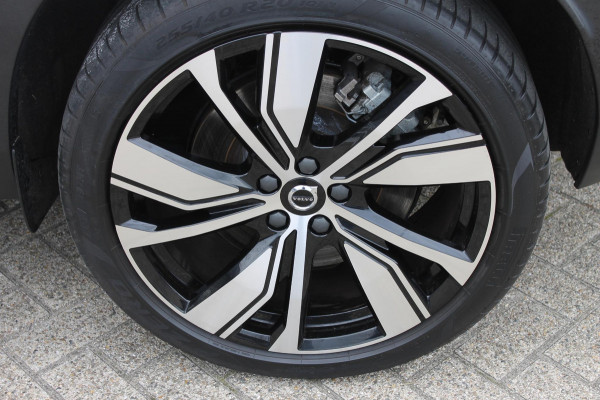 Volvo XC40 Recharge P8 AWD R-Design 20" lm velgen / Warmtepomp / Extra getint glas vanaf de B-Stijl / Google infotainment Volvo XC40 Recharge P8 AWD R-Design 20" lm velgen / Warmtepomp / Extra getint glas vanaf de B-Stijl / Google infotainment