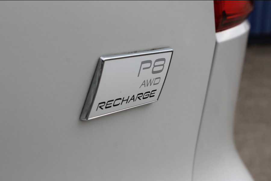 Volvo XC40 Recharge P8 AWD R-Design 20" lm velgen / Warmtepomp / Extra getint glas vanaf de B-Stijl / Google infotainment Volvo XC40 Recharge P8 AWD R-Design 20" lm velgen / Warmtepomp / Extra getint glas vanaf de B-Stijl / Google infotainment