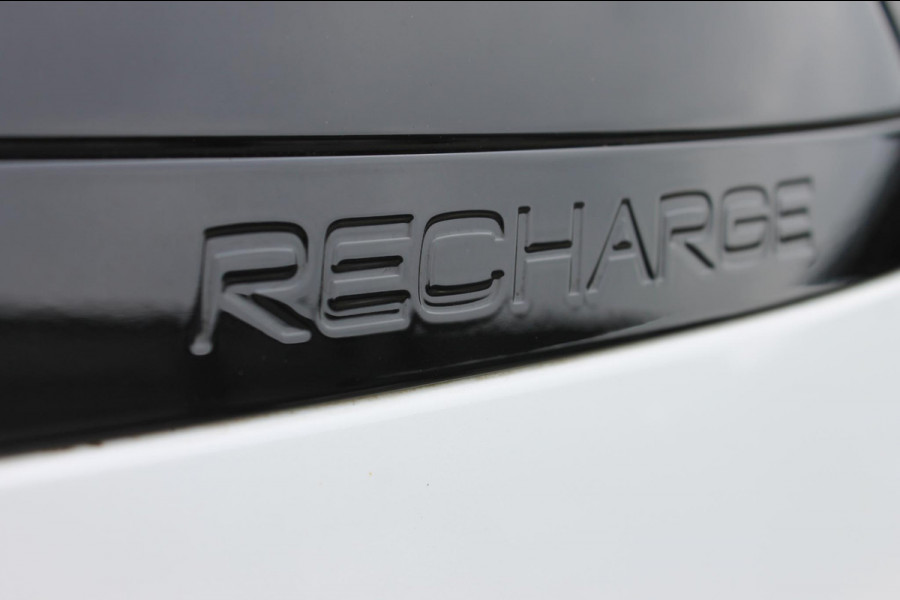 Volvo XC40 Recharge P8 AWD R-Design 20" lm velgen / Warmtepomp / Extra getint glas vanaf de B-Stijl / Google infotainment Volvo XC40 Recharge P8 AWD R-Design 20" lm velgen / Warmtepomp / Extra getint glas vanaf de B-Stijl / Google infotainment