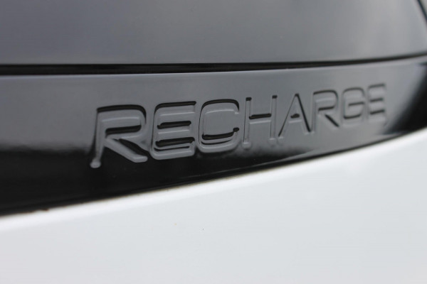 Volvo XC40 Recharge P8 AWD R-Design 20" lm velgen / Warmtepomp / Extra getint glas vanaf de B-Stijl / Google infotainment Volvo XC40 Recharge P8 AWD R-Design 20" lm velgen / Warmtepomp / Extra getint glas vanaf de B-Stijl / Google infotainment