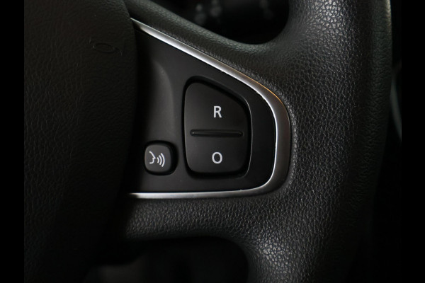 Renault Clio Estate 0.9 TCe Zen + RS-Sport Pack | Navigatie | 1e eigenaar | Privacy Glass | Premium Audio | Renault Clio Estate 0.9 TCe Zen + RS-Sport Pack | Navigatie | 1e eigenaar | Privacy Glass | Premium Audio |