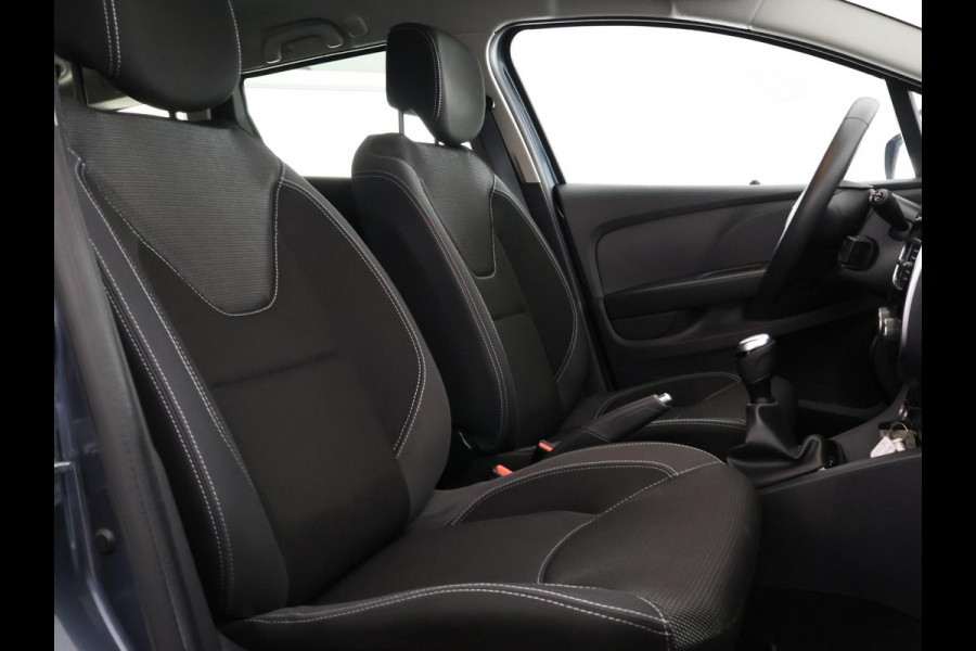 Renault Clio Estate 0.9 TCe Zen + RS-Sport Pack | Navigatie | 1e eigenaar | Privacy Glass | Premium Audio | Renault Clio Estate 0.9 TCe Zen + RS-Sport Pack | Navigatie | 1e eigenaar | Privacy Glass | Premium Audio |