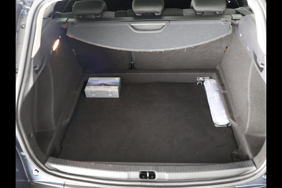 Renault Clio Estate 0.9 TCe Zen + RS-Sport Pack | Navigatie | 1e eigenaar | Privacy Glass | Premium Audio | Renault Clio Estate 0.9 TCe Zen + RS-Sport Pack | Navigatie | 1e eigenaar | Privacy Glass | Premium Audio |