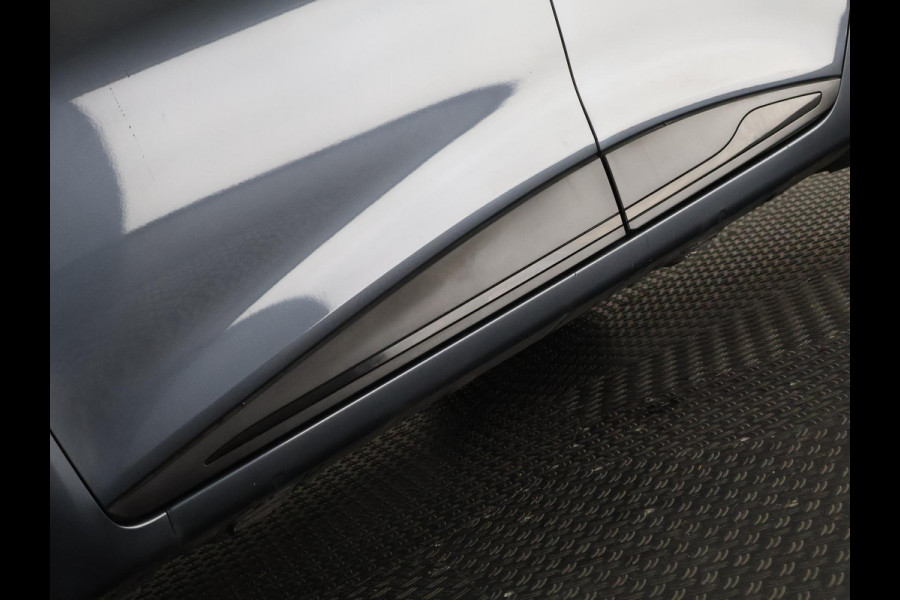 Renault Clio Estate 0.9 TCe Zen + RS-Sport Pack | Navigatie | 1e eigenaar | Privacy Glass | Premium Audio | Renault Clio Estate 0.9 TCe Zen + RS-Sport Pack | Navigatie | 1e eigenaar | Privacy Glass | Premium Audio |