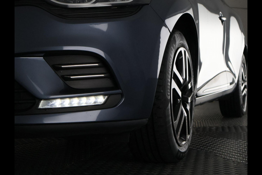 Renault Clio Estate 0.9 TCe Zen + RS-Sport Pack | Navigatie | 1e eigenaar | Privacy Glass | Premium Audio | Renault Clio Estate 0.9 TCe Zen + RS-Sport Pack | Navigatie | 1e eigenaar | Privacy Glass | Premium Audio |