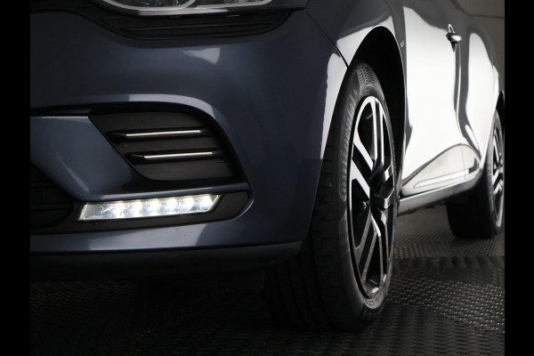 Renault Clio Estate 0.9 TCe Zen + RS-Sport Pack | Navigatie | 1e eigenaar | Privacy Glass | Premium Audio | Renault Clio Estate 0.9 TCe Zen + RS-Sport Pack | Navigatie | 1e eigenaar | Privacy Glass | Premium Audio |