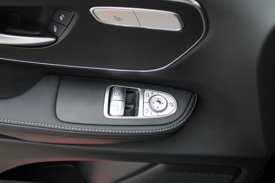 Mercedes-Benz V-Klasse 300d / XXL / DC / 2x Electrische Schuifdeur / 360 Camera / Vol Opties / NIEUWSTAAT Mercedes-Benz V-Klasse 300d / XXL / DC / 2x Electrische Schuifdeur / 360 Camera / Vol Opties / NIEUWSTAAT