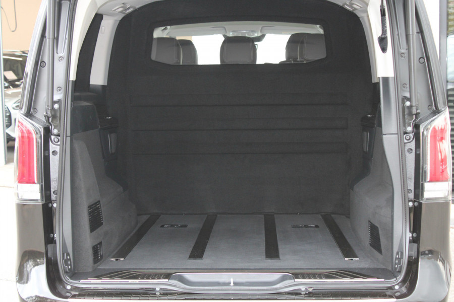 Mercedes-Benz V-Klasse 300d / XXL / DC / 2x Electrische Schuifdeur / 360 Camera / Vol Opties / NIEUWSTAAT Mercedes-Benz V-Klasse 300d / XXL / DC / 2x Electrische Schuifdeur / 360 Camera / Vol Opties / NIEUWSTAAT